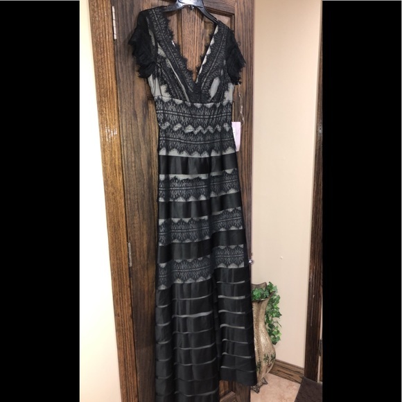 JS Collections Dresses & Skirts - Women’s Formal Dress JS COLLECTIONS Size 0 Black Evening Black Tie Gown NEW